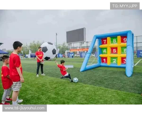 围绕自我操控足球竞技的小型趣味互动游戏全新创意玩法探索体验升级